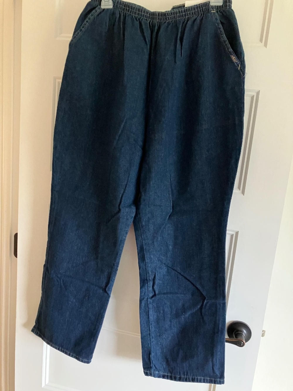 NWT women’s chic pull on jeans size 16 petite